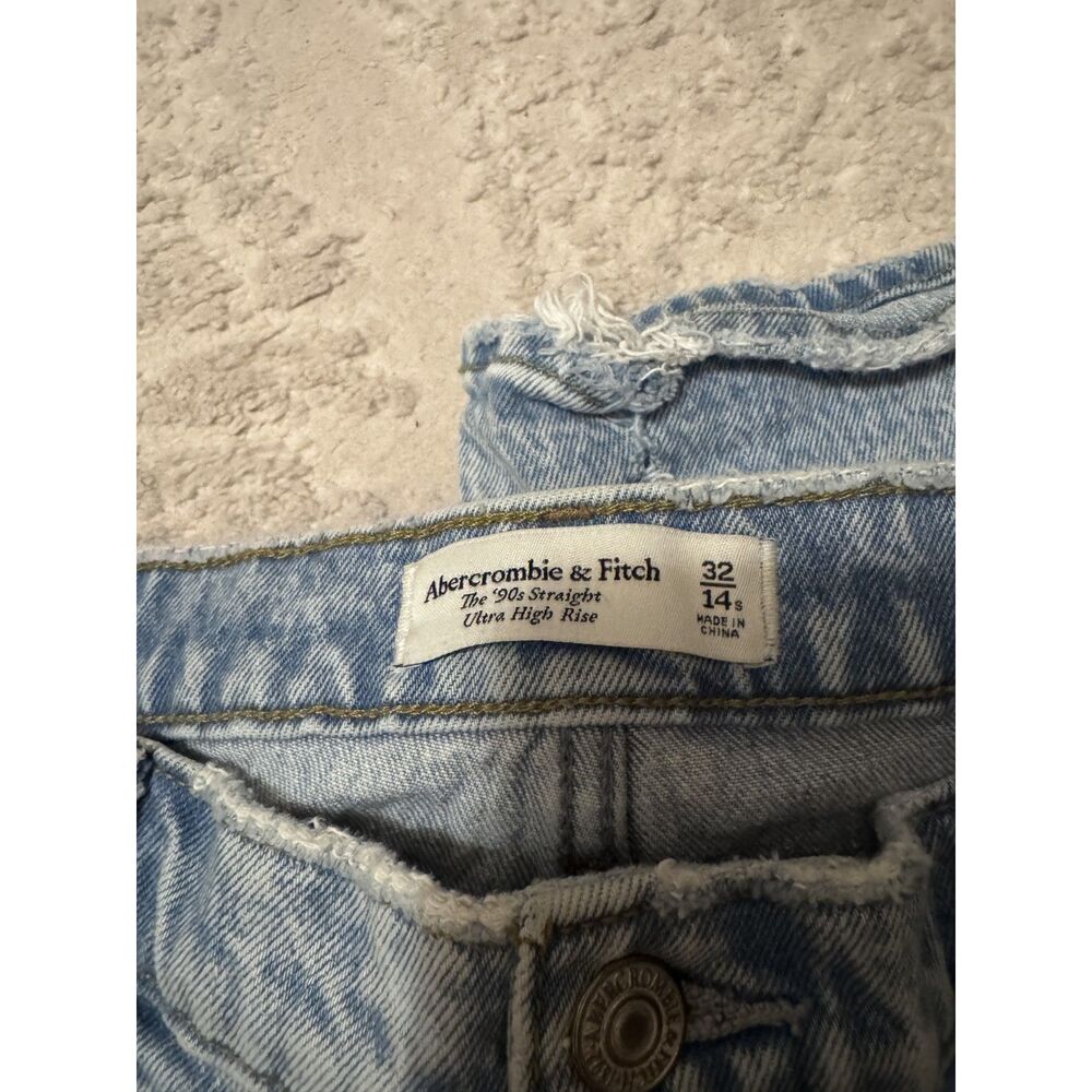 Abercrombie & Fitch Ultra High Rise 90s Straight Jean size 32
